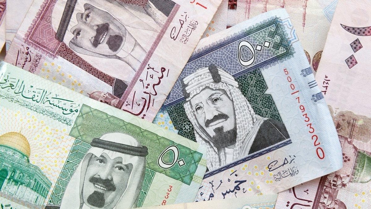 اعرف هتغير بكام.. تحديث جديد لـ سعر الريال مقابل الجنيه المصري والعملات الأربعاء 9-10