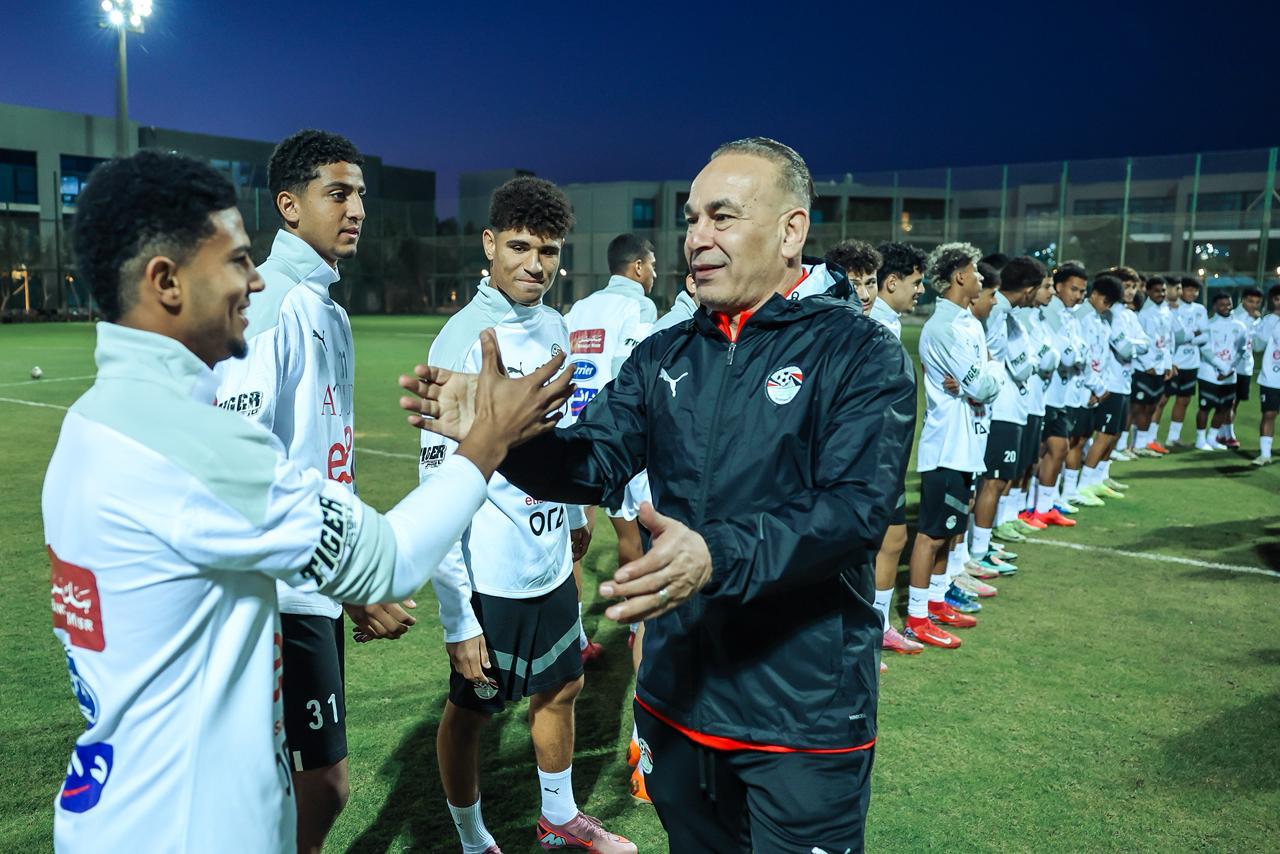 إبراهيم حسن يصافح منتخب 2007