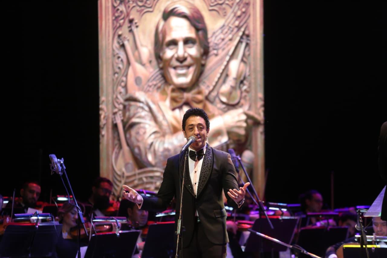 جمهور الأوبرا بين الشجن والرومانسية فى ذكرى حليم (11)