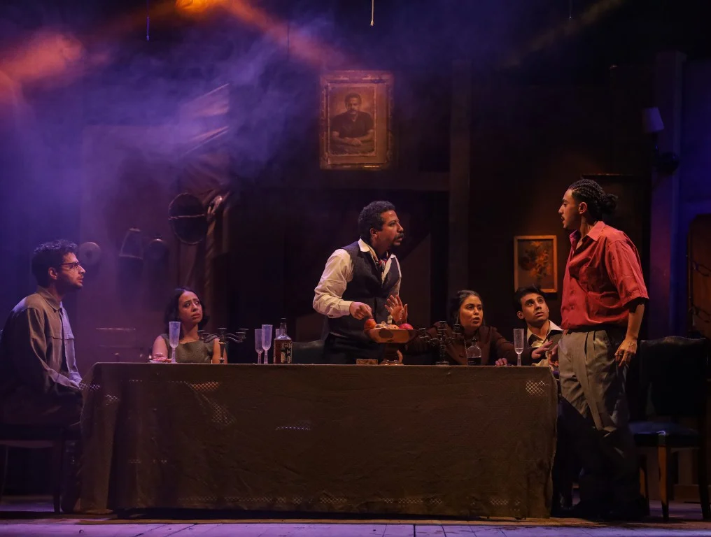 الكمامة» في مهرجان المسرح العالم تتحول من أداة وقاية الى عقاب نفسي (4)