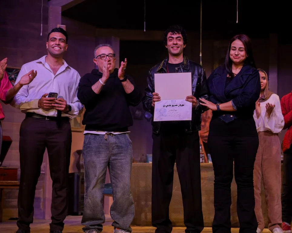 الكمامة» في مهرجان المسرح العالم تتحول من أداة وقاية الى عقاب نفسي (5)