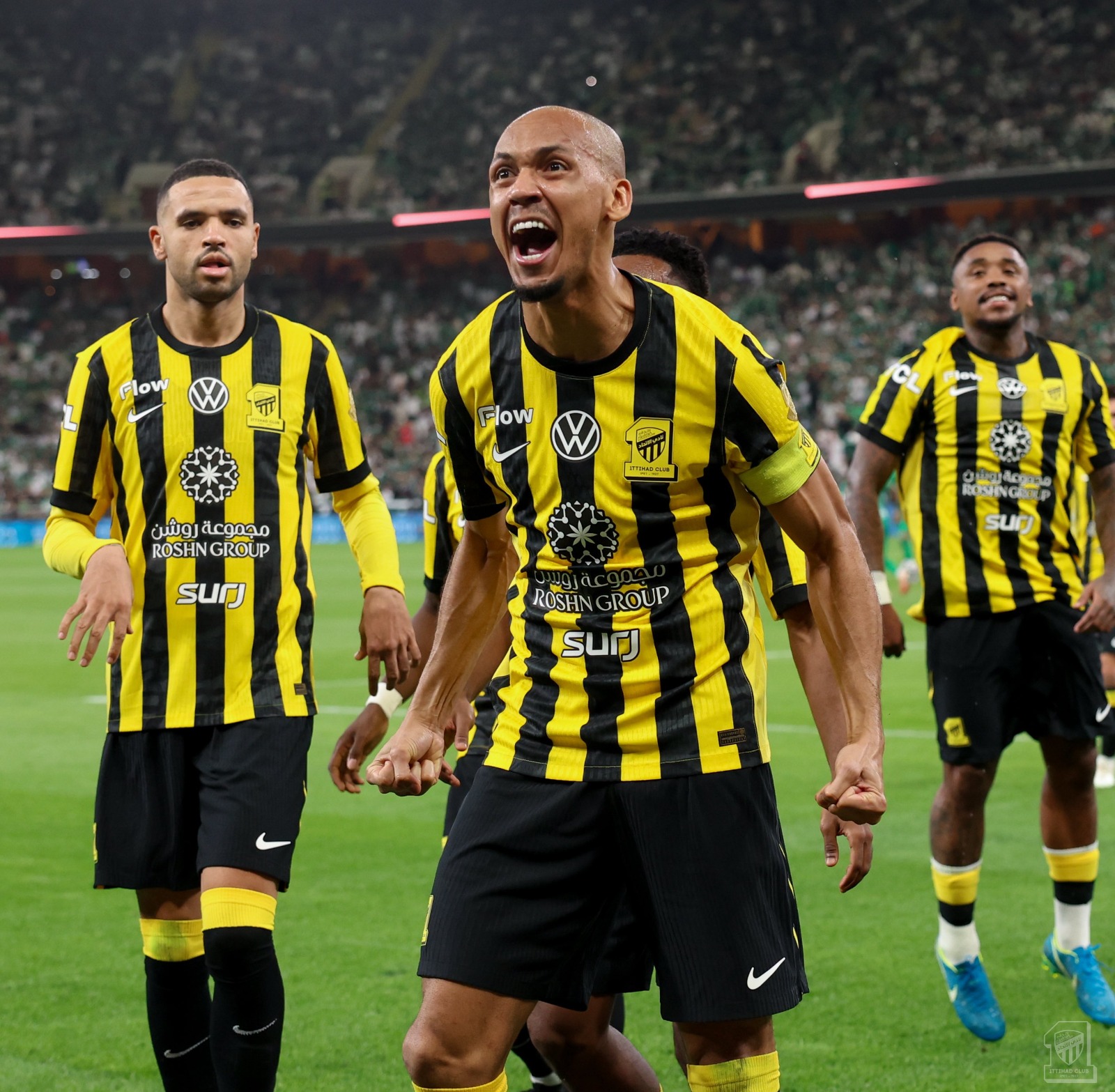 احتفال لاعبي الاتحاد بتسديل هدف أمام الأهلي في <a href=